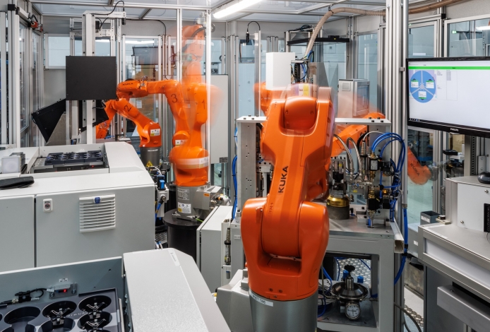 Customized automation solutions from industrial robots